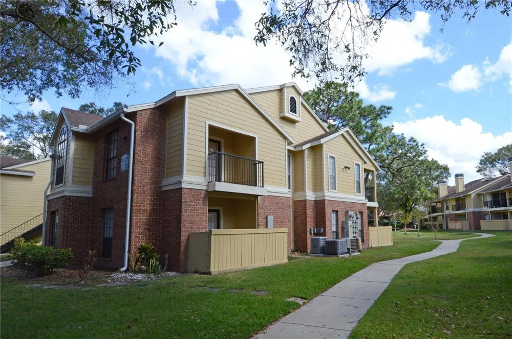 8625 MALLARD RESERVE DRIVE #101 Tampa, FL 33614