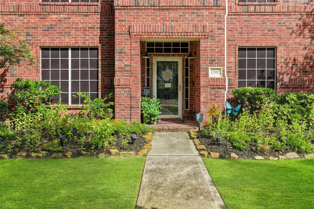11910 Susie Court Pinehurst, TX 77362
