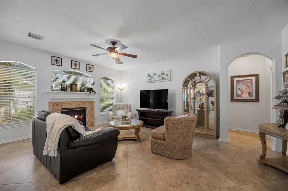 11910 Susie Court Pinehurst, TX 77362