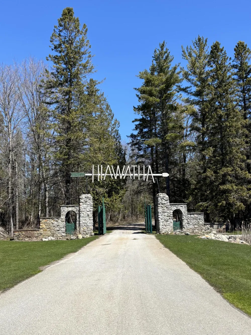 11983 Middle Beach Road Naubinway, MI 49762