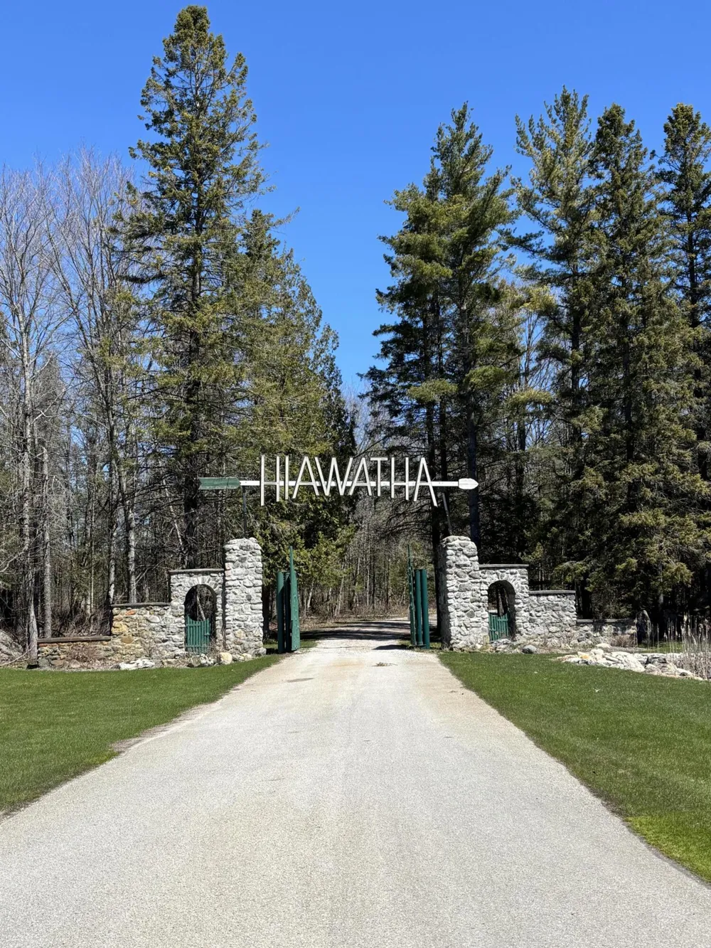 11983 Middle Beach Road Naubinway, MI 49762