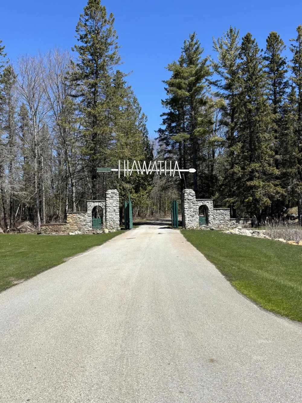 11983 Middle Beach Road Naubinway, MI 49762