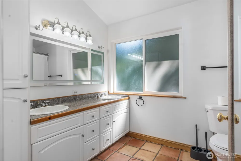 110 E Glacier Crest Road Grapeview, WA 98546