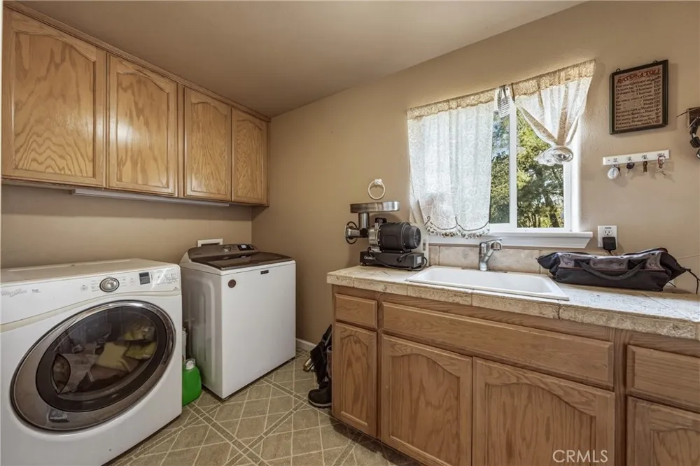 3409 Wolf Creek Clearlake Oaks, CA 95423