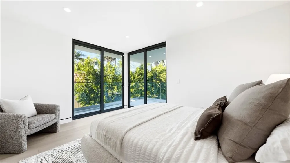 813 Genesee Avenue Los Angeles, CA 90046