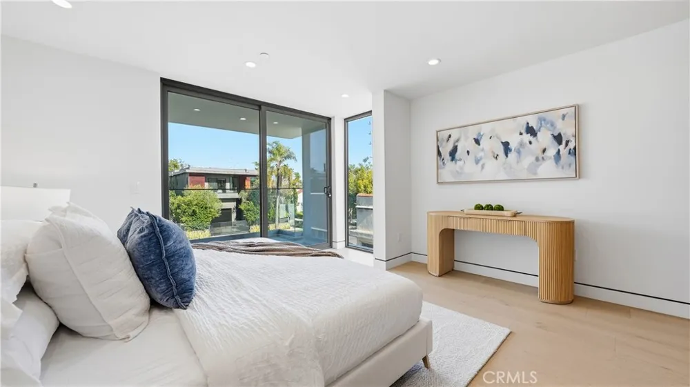 813 Genesee Avenue Los Angeles, CA 90046