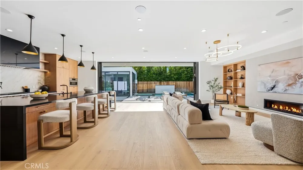 813 Genesee Avenue Los Angeles, CA 90046