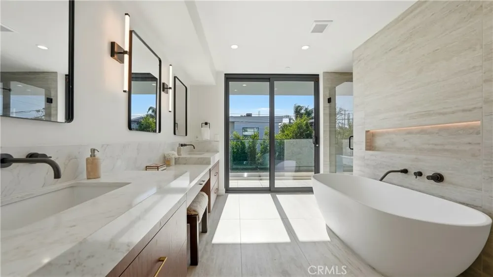 813 Genesee Avenue Los Angeles, CA 90046