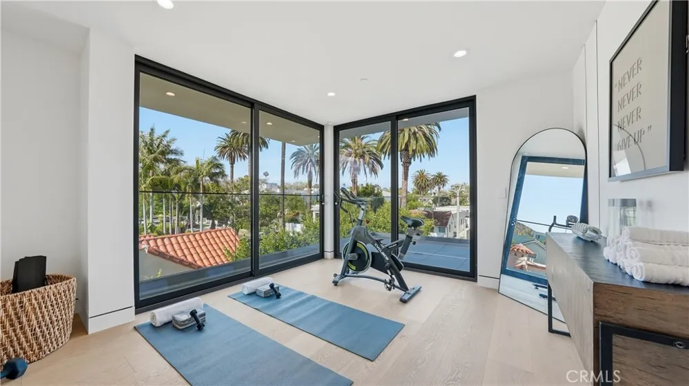 813 Genesee Avenue Los Angeles, CA 90046