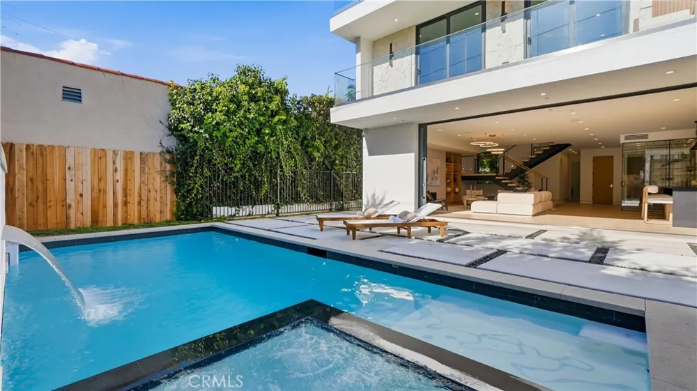 813 Genesee Avenue Los Angeles, CA 90046