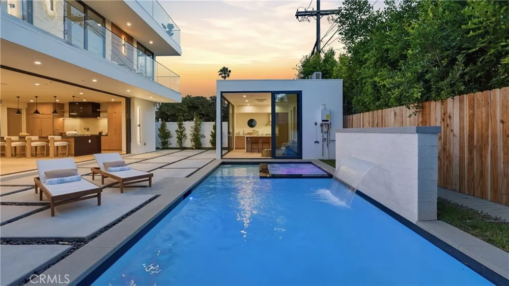 813 Genesee Avenue Los Angeles, CA 90046