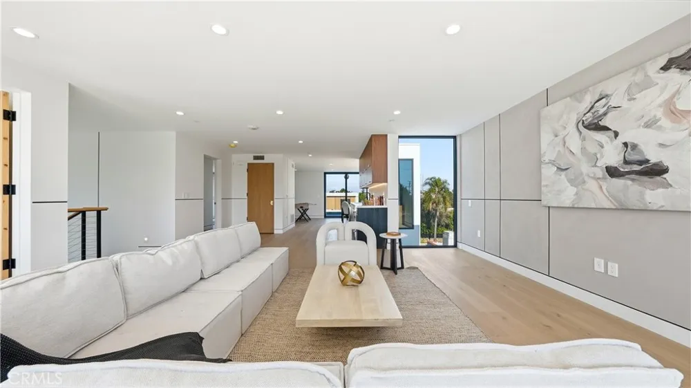 813 Genesee Avenue Los Angeles, CA 90046