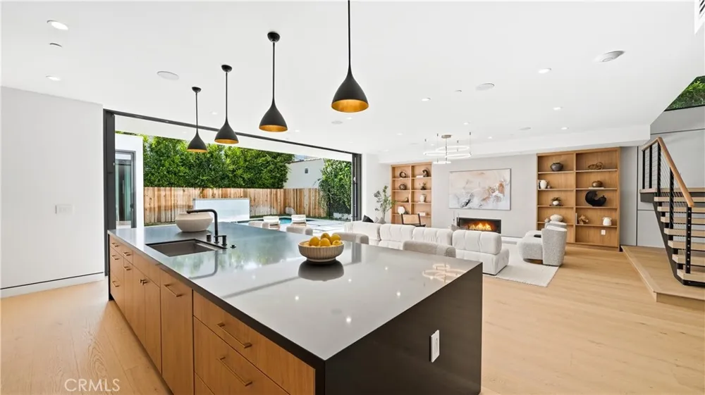 813 Genesee Avenue Los Angeles, CA 90046