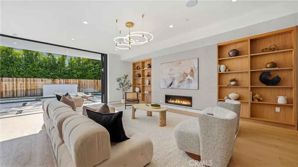 813 Genesee Avenue Los Angeles, CA 90046