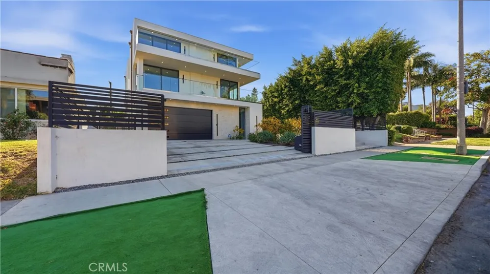 813 Genesee Avenue Los Angeles, CA 90046