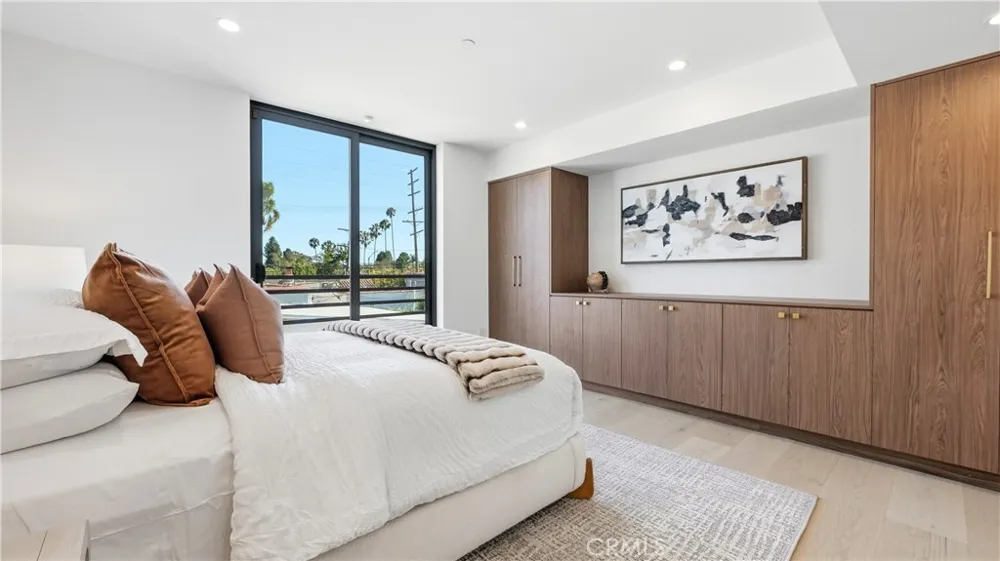 813 Genesee Avenue Los Angeles, CA 90046