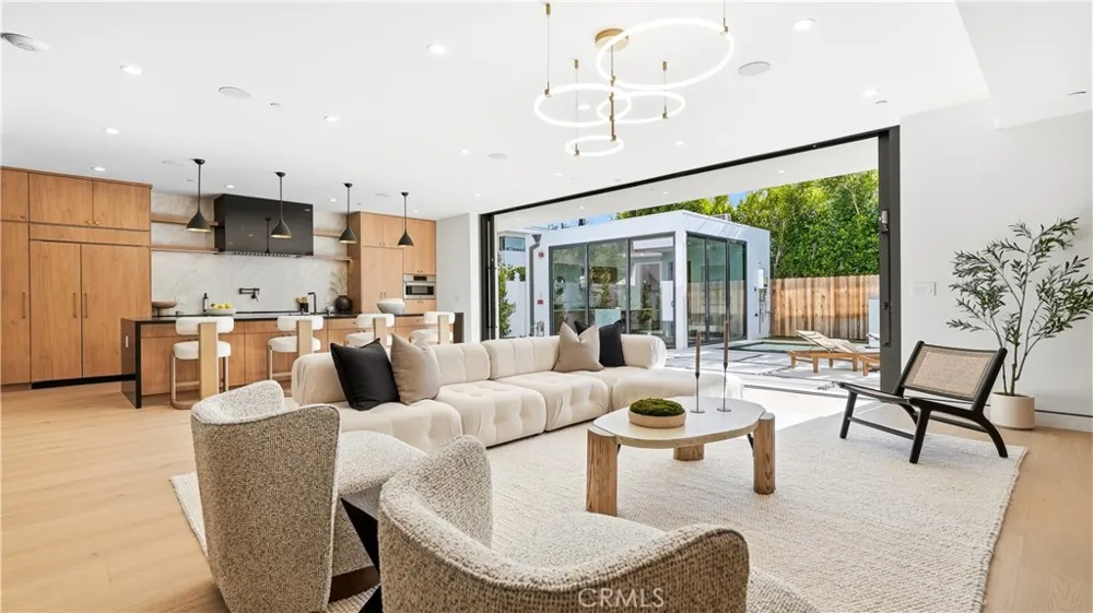 813 Genesee Avenue Los Angeles, CA 90046