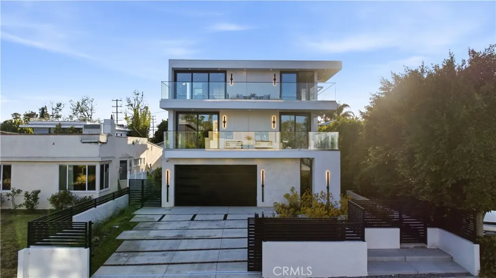 813 Genesee Avenue Los Angeles, CA 90046