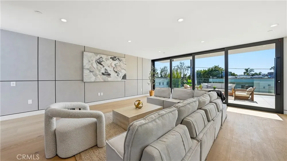 813 Genesee Avenue Los Angeles, CA 90046