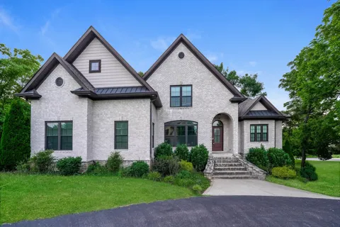 521 Autumnstone Ln
