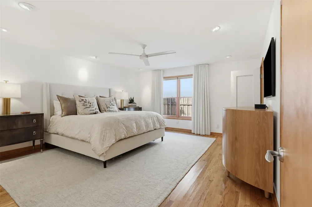 4329 Taos Road Dallas, TX 75209