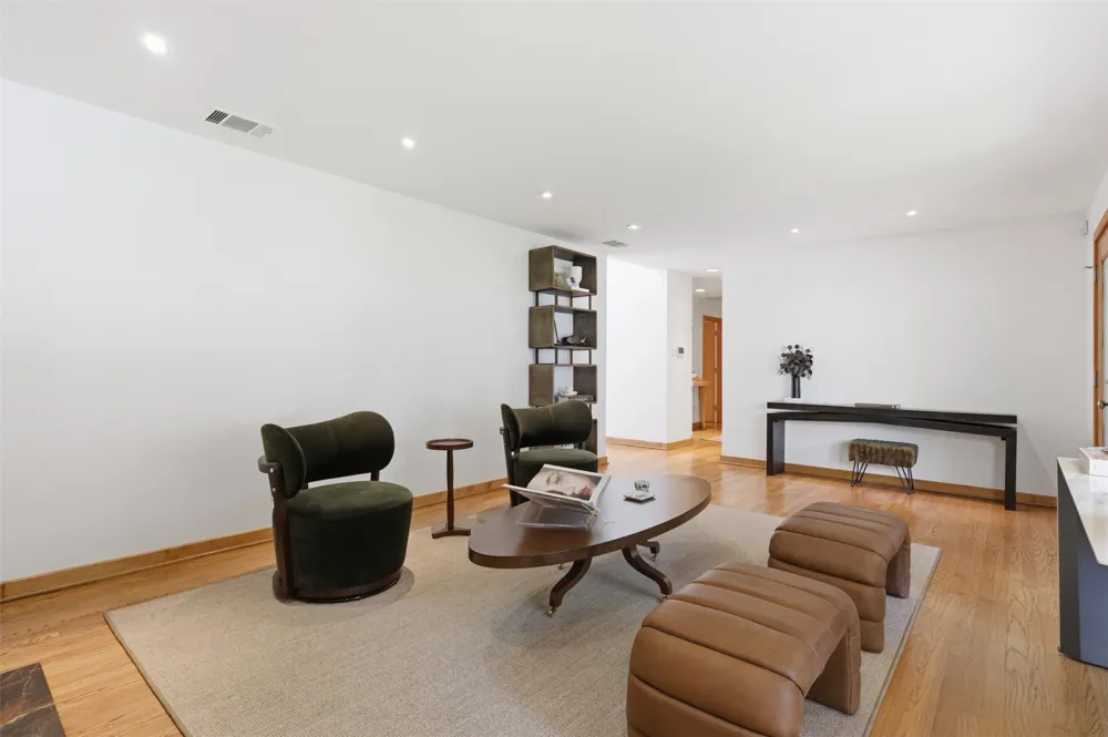 4329 Taos Road Dallas, TX 75209