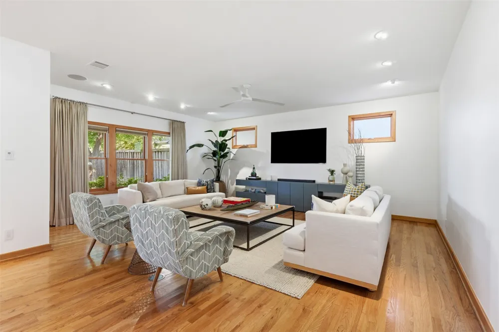 4329 Taos Road Dallas, TX 75209