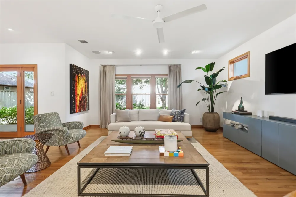 4329 Taos Road Dallas, TX 75209