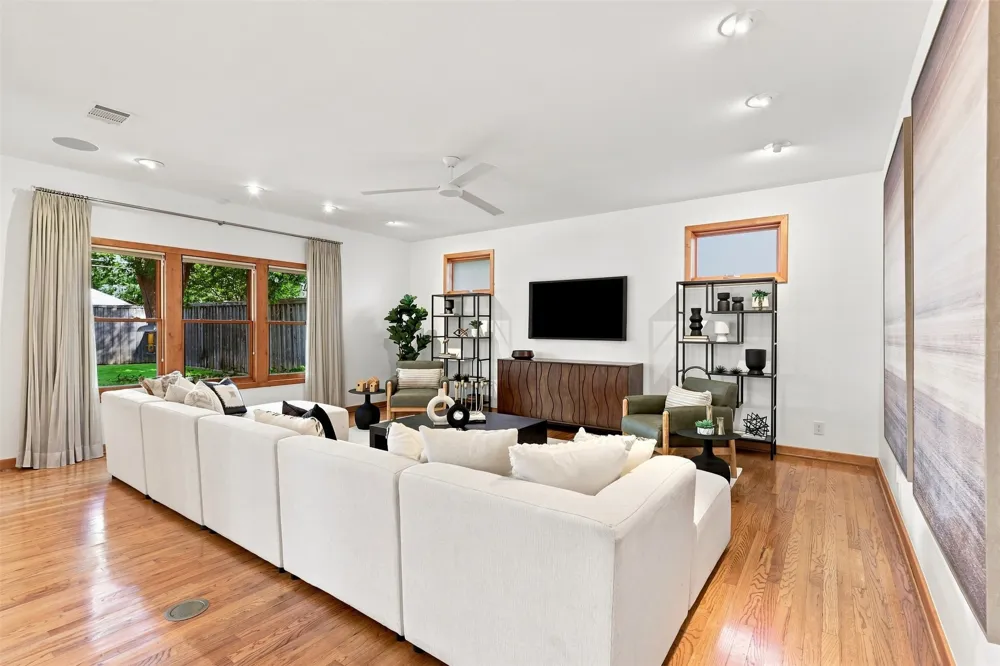 4329 Taos Road Dallas, TX 75209