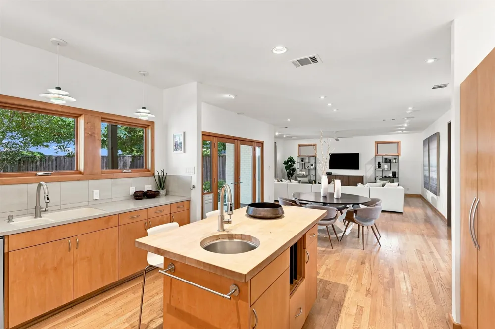 4329 Taos Road Dallas, TX 75209