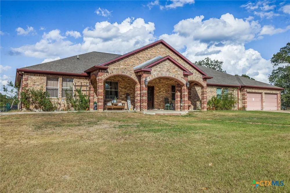 1102 Private Road 2332 Giddings, TX 78942