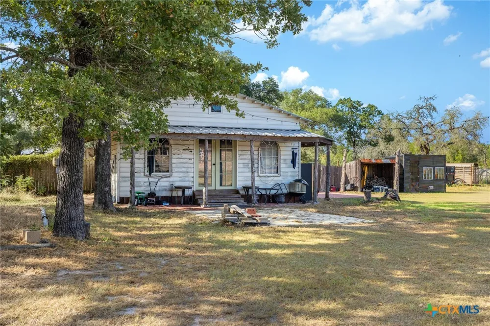 1102 Private Road 2332 Giddings, TX 78942