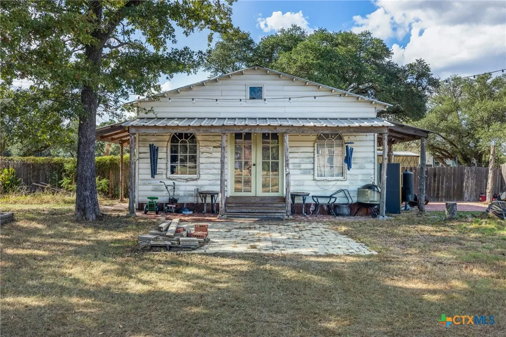 1102 Private Road 2332 Giddings, TX 78942