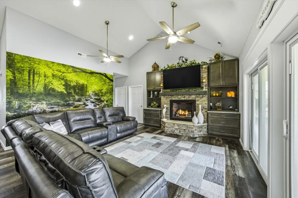 1971 Harbor Hills Dr Dandridge, TN 37725