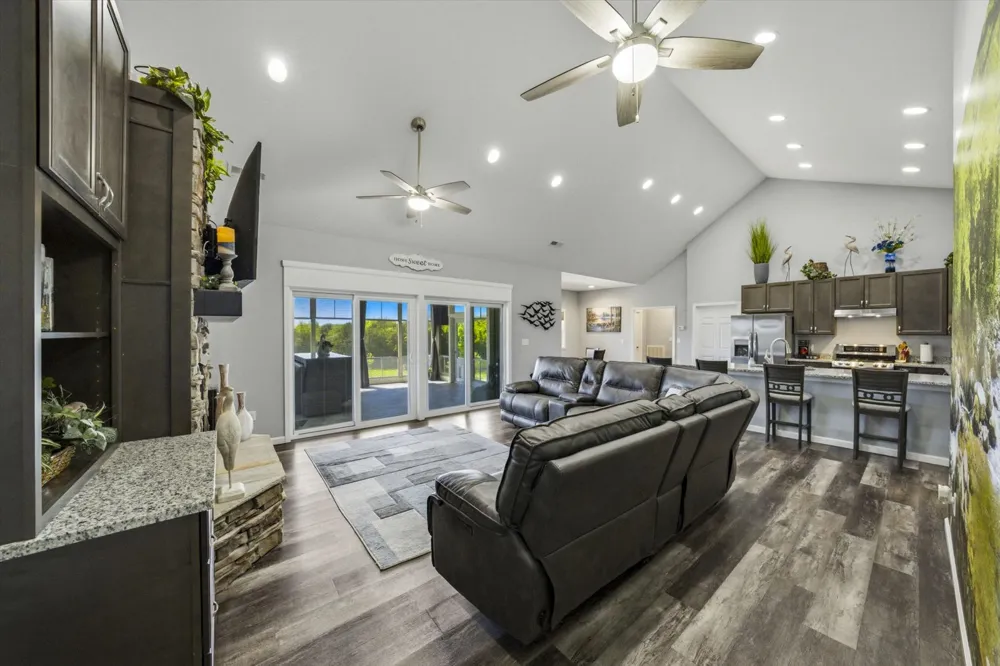 1971 Harbor Hills Dr Dandridge, TN 37725