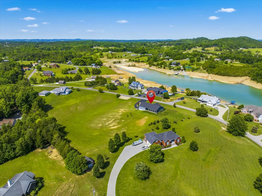 1971 Harbor Hills Dr Dandridge, TN 37725