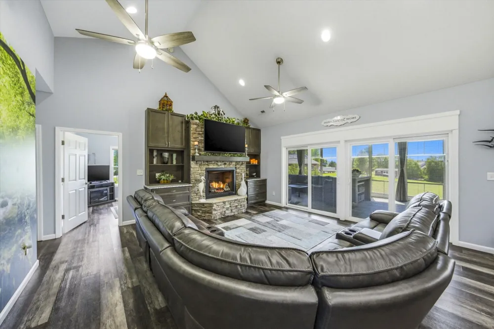 1971 Harbor Hills Dr Dandridge, TN 37725