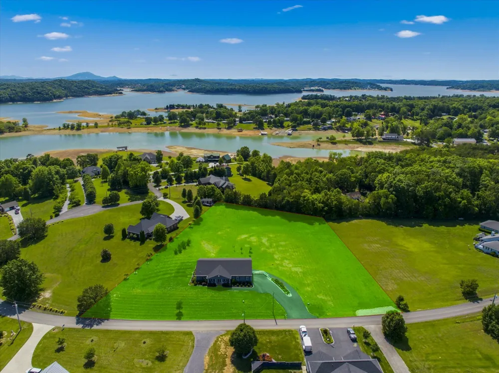 1971 Harbor Hills Dr Dandridge, TN 37725
