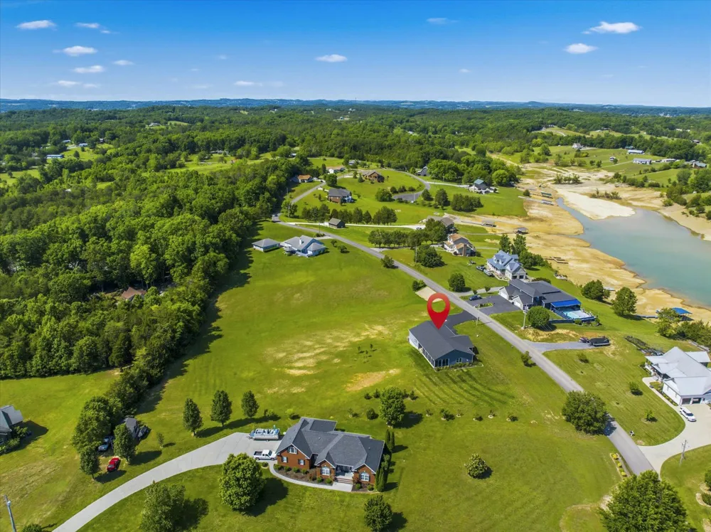 1971 Harbor Hills Dr Dandridge, TN 37725