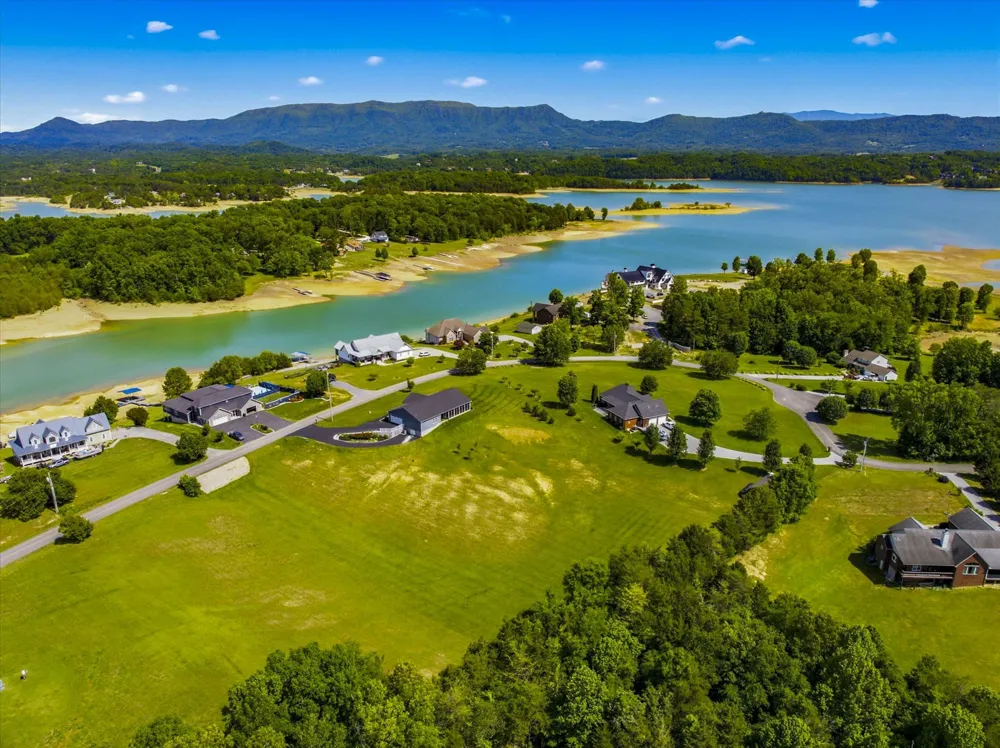 1971 Harbor Hills Dr Dandridge, TN 37725