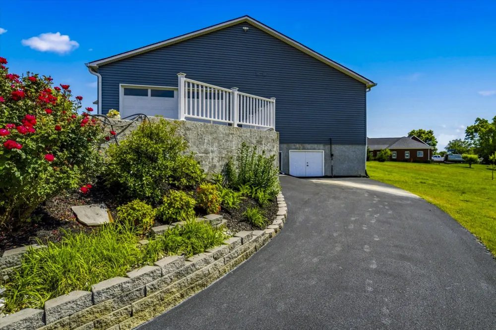 1971 Harbor Hills Dr Dandridge, TN 37725