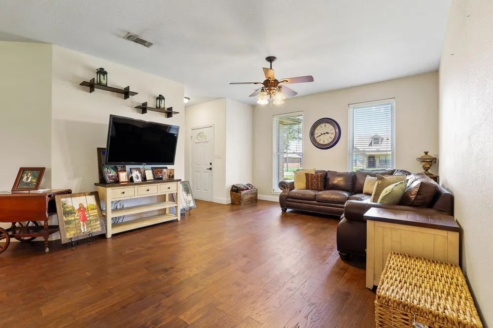 315 Preston Glen Gunter, TX 75058