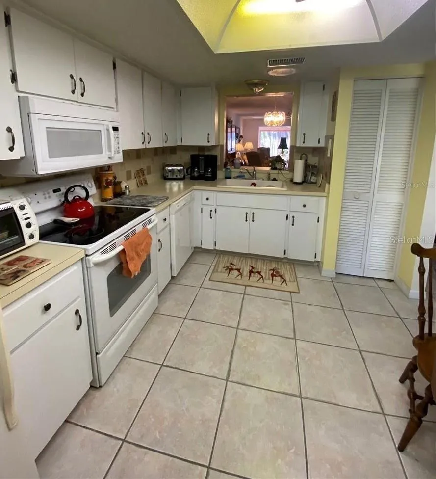 1059 DUNROBIN DRIVE #B Palm Harbor, FL 34684