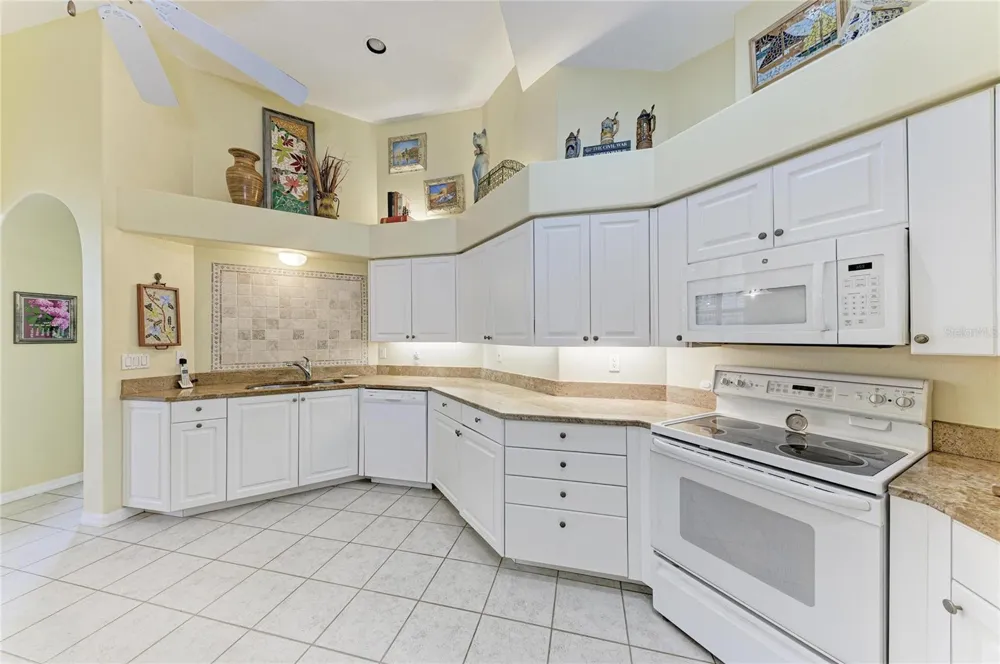 3883 ALAMANDA DRIVE Sarasota, FL 34238