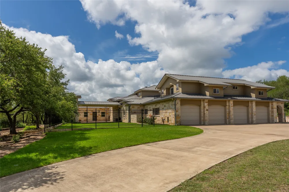 345 Leafdale Trail Dripping Springs, TX 78620