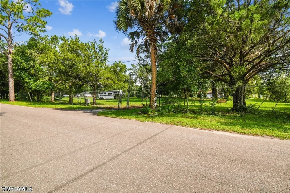 BENES ROUSH ROAD Brooksville, FL 39604