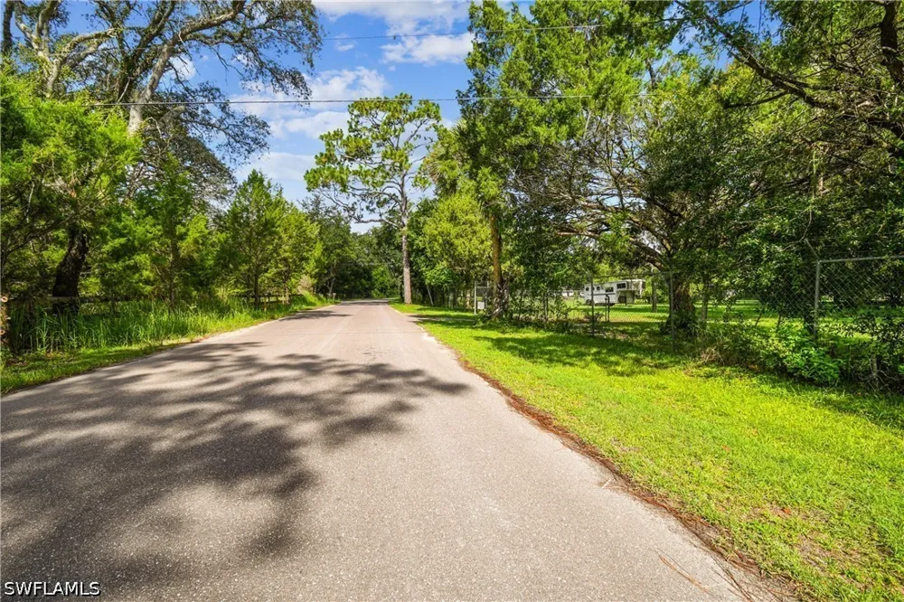 BENES ROUSH ROAD Brooksville, FL 39604