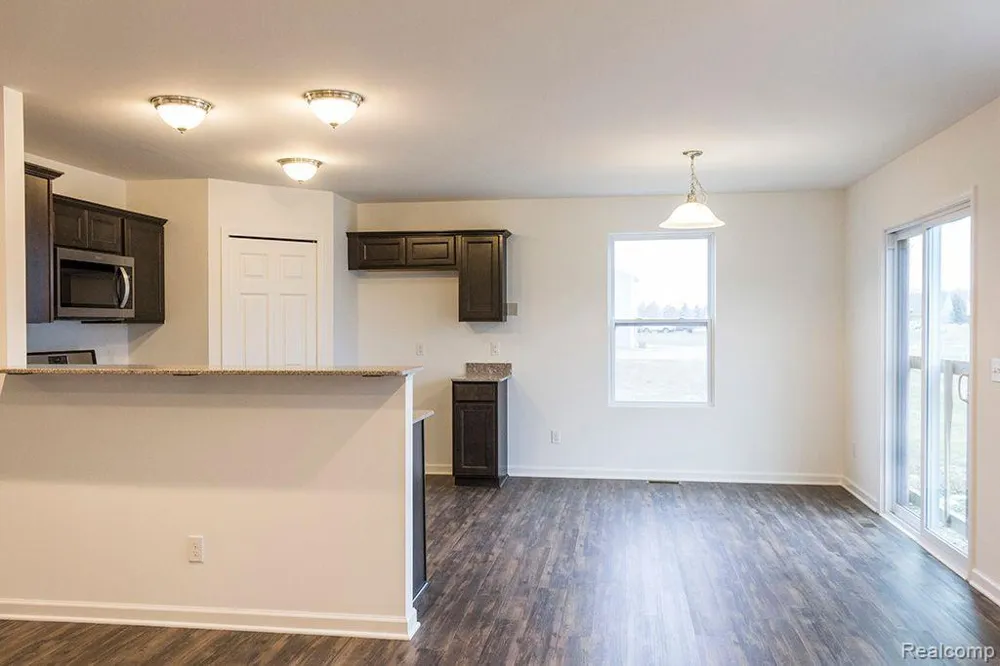 58410 Pembrooke Avenue New Haven Village, MI 48048