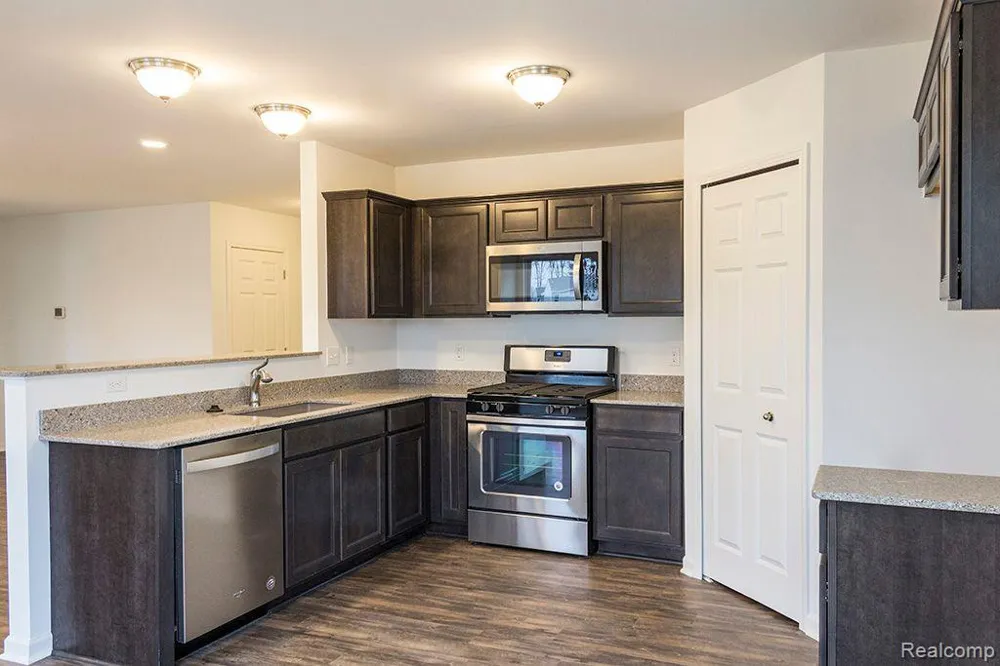 58410 Pembrooke Avenue New Haven Village, MI 48048