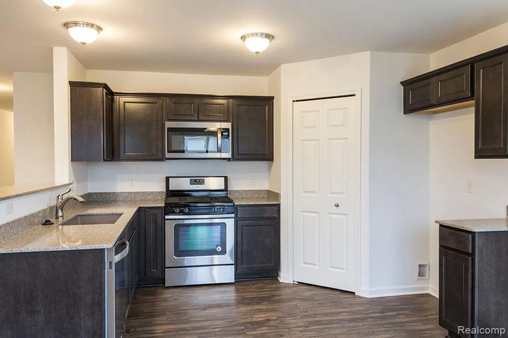58410 Pembrooke Avenue New Haven Village, MI 48048
